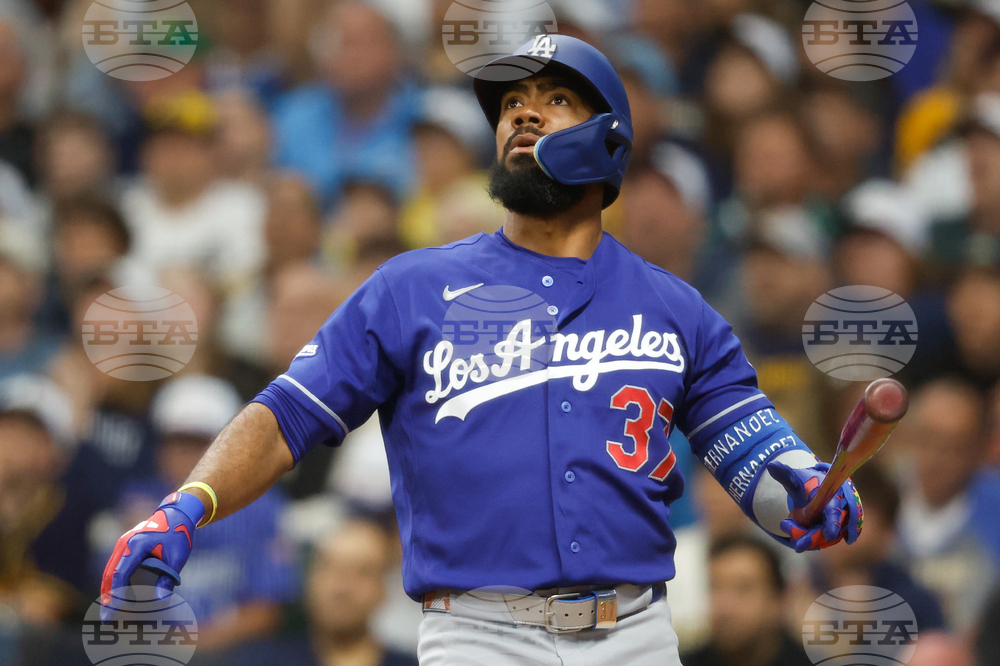 Dodgers Brewers Baseball