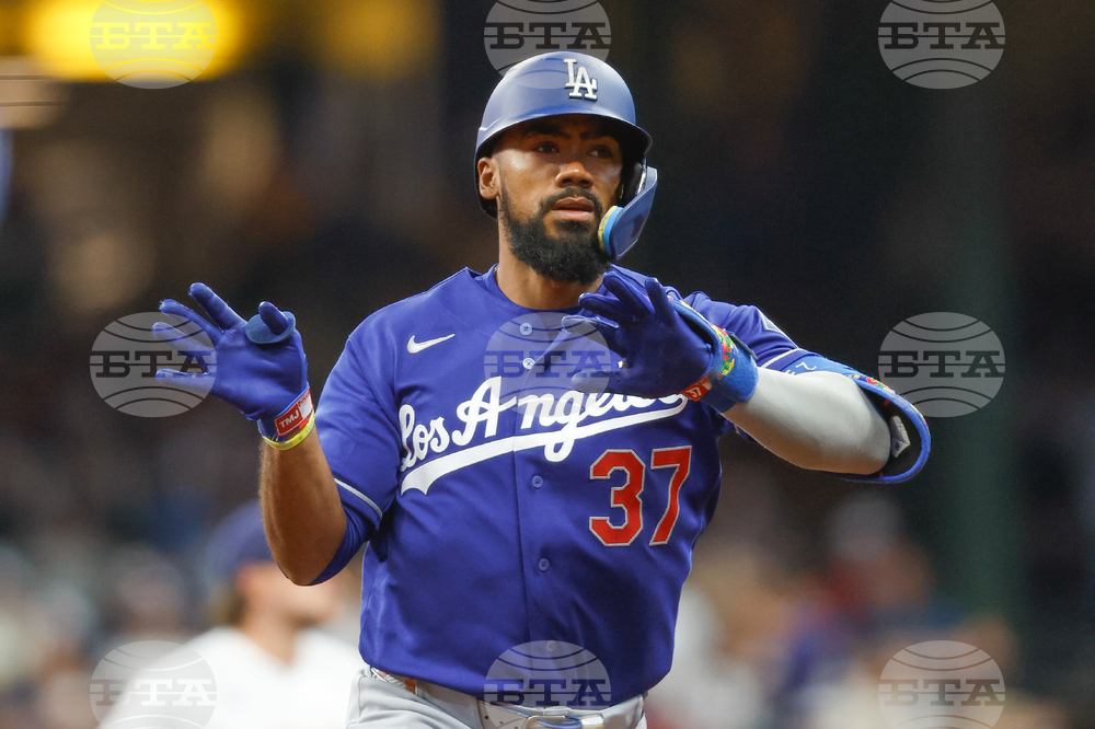 Dodgers Brewers Baseball