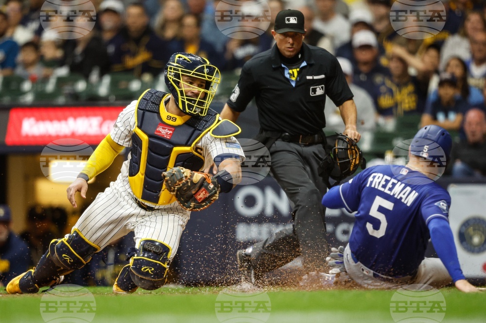 Dodgers Brewers Baseball
