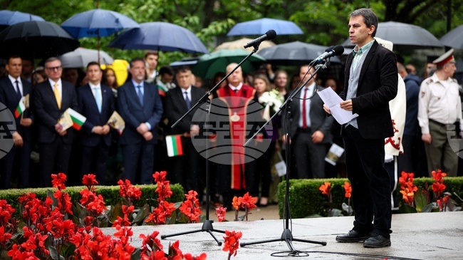 Литературата ни говори за онова, което сме престанали да виждаме, увлечени от навика и всекидневието, каза писателят Ангел Игов