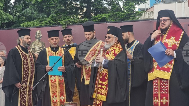 Създаването на нашата азбука не е само историческо събитие, то е духовен подвиг, каза Старозагорският митрополит Киприан