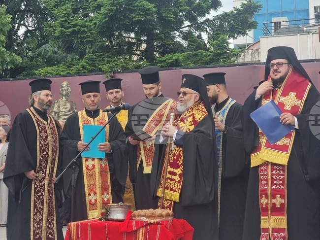 Създаването на нашата азбука не е само историческо събитие, то е духовен подвиг, каза Старозагорският митрополит Киприан