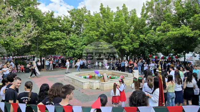 All-School Anthem Varvi, Narode Vazrodeni Performed in Athens
