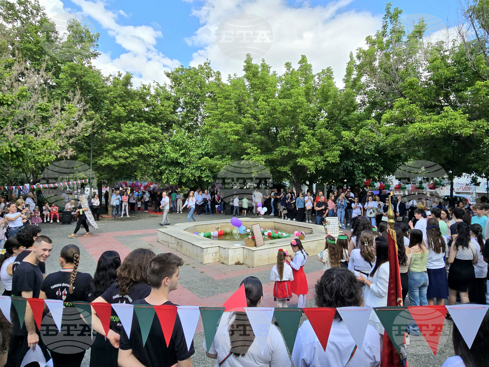 All-School Anthem Varvi, Narode Vazrodeni Performed in Athens