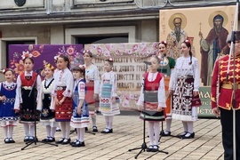 Троян - 24 май - празнично шествие