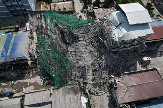 APTOPIX Philippines Building Collapse