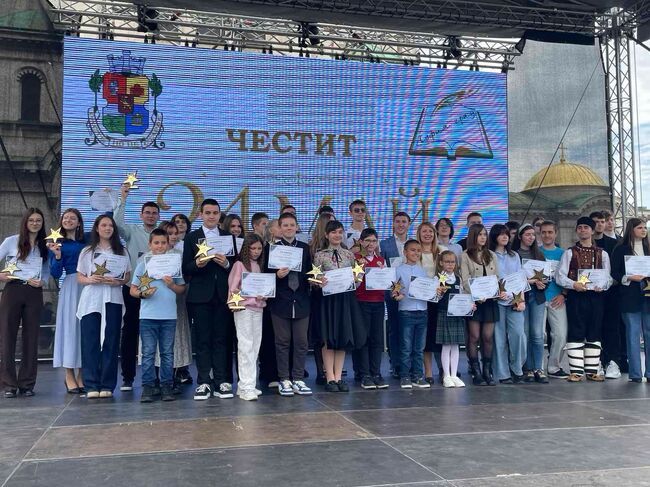 Звездите на София: 40 изявени ученици с награди за постижения в образованието