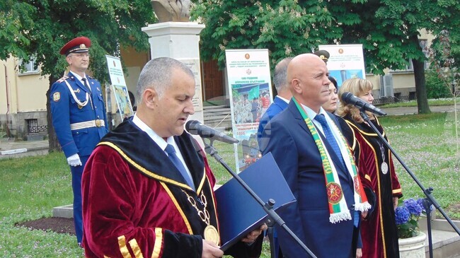Тържествено откриване на паметник на генерал-майор Григор Жотев в двора на Висшето транспортно училище "Тодор Каблешков"