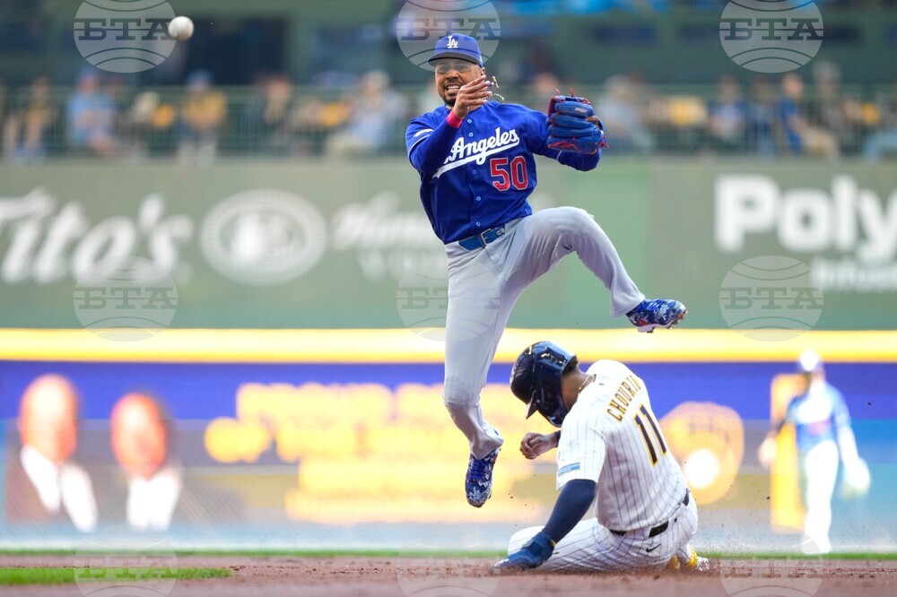 Dodgers Brewers Baseball
