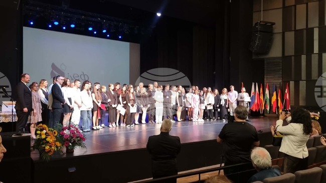 "Алеф" награди победителите в Международния литературен ученически конкурс "Който спаси един човешки живот, спасява цяла вселена"