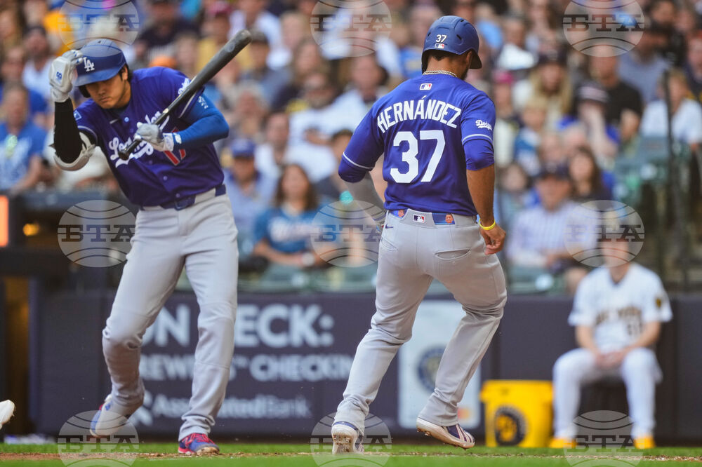 Dodgers Brewers Baseball