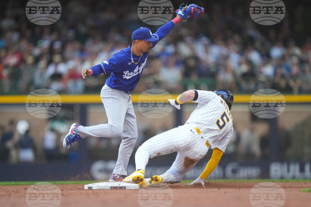 Dodgers Brewers Baseball