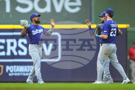 Dodgers Brewers Baseball