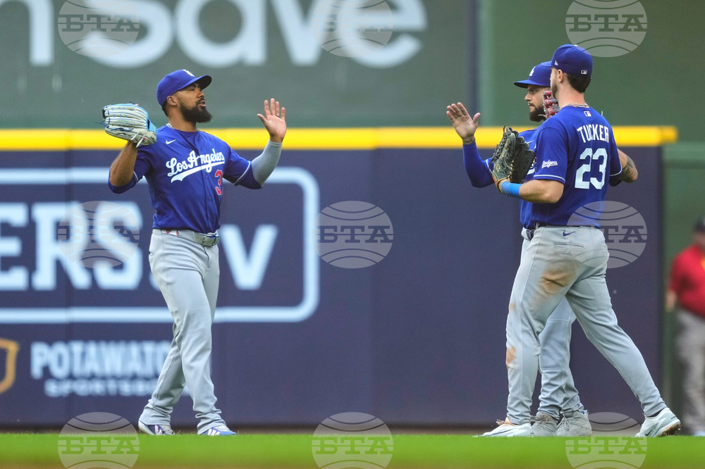 Dodgers Brewers Baseball