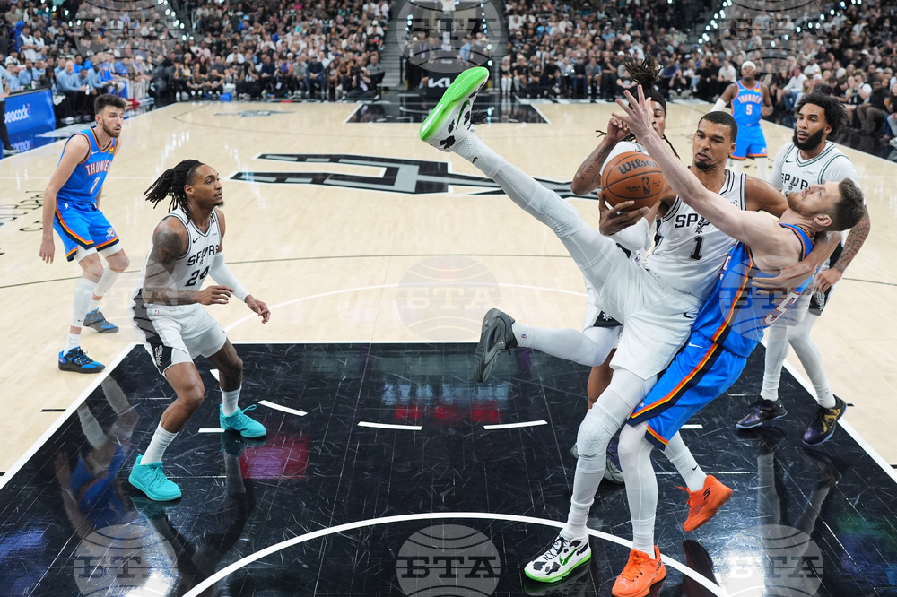 APTOPIX Thunder Spurs Basketball