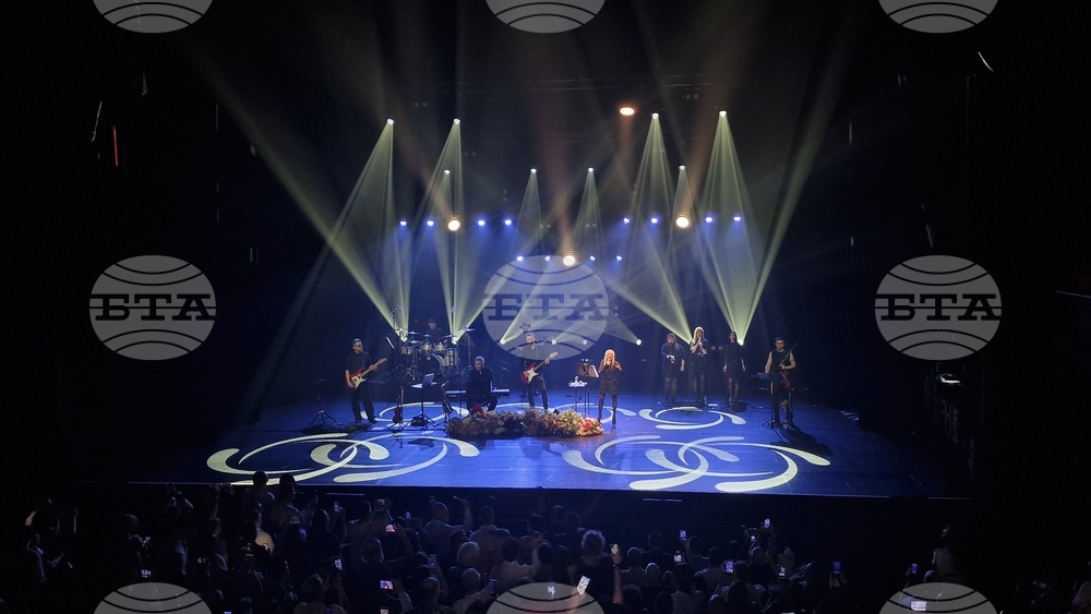 Pop Diva Lili Ivanova Performs at Paris's Olympia