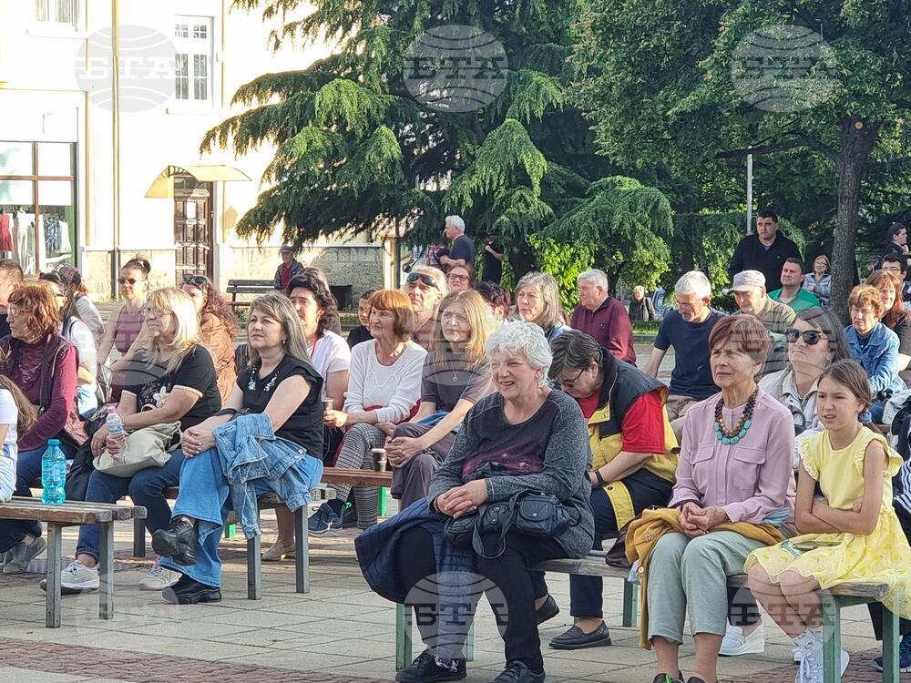 Дупница - театър - представление на открито