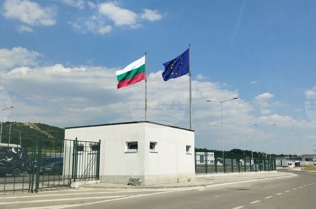 Чуждестранен шофьор е задържан за притежание и употреба на наркотици, съобщиха от полицията в Ямбол
