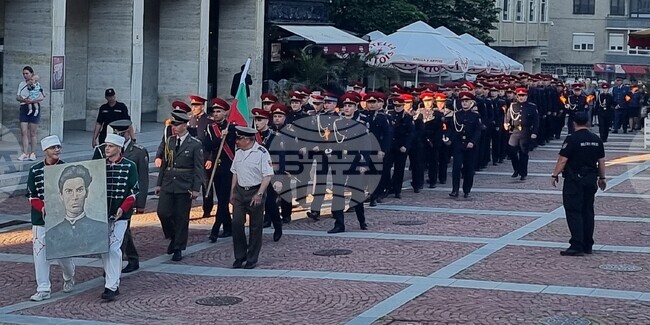 С факелно шествие в Шумен бе отбелязана 150-годишнината от гибелта на Панайот Волов и избухването на Априлското въстание 