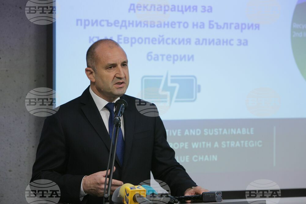Трябва да осъзнаем, че Европа поема курс към решителна трансформация, заяви президентът Румен Радев