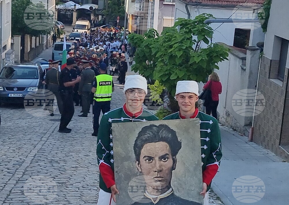 Шумен - факелно шествие - 150 години от Априлското въстание и от гибелта на Панайот Волов