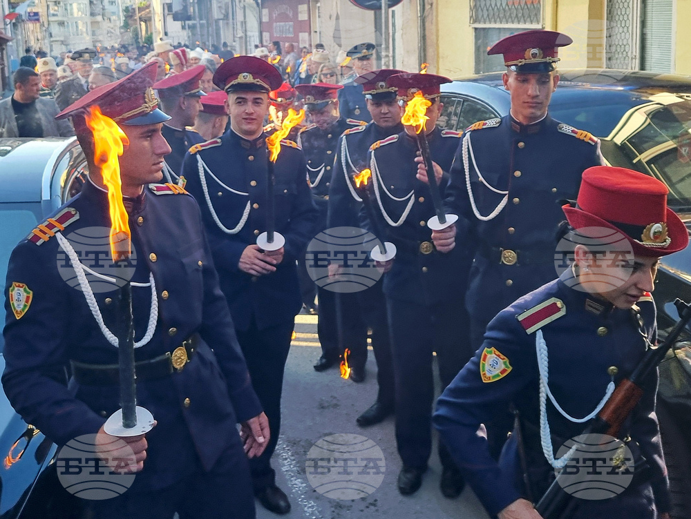 Шумен - факелно шествие - 150 години от Априлското въстание и от гибелта на Панайот Волов
