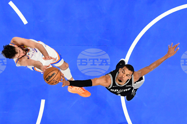 APTOPIX Spurs Thunder Basketbsll Basketball