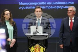 Министерство на иновациите и дигиталната трансформация - екип - представяне