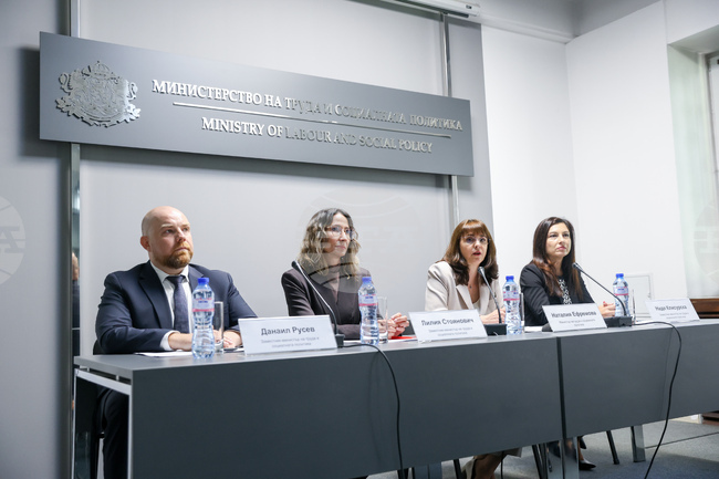 Социалните плащания са гарантирани, увери министър Наталия Ефремова