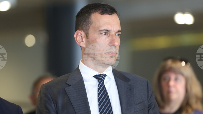 Кола се е врязала в автобуса, който е правил ляв завой, каза кметът на София Васил Терзиев за катастрофата на „Челопешко шосе" 