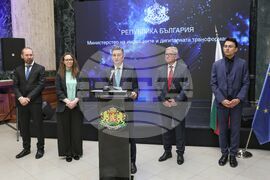 Министерство на иновациите и дигиталната трансформация - екип - представяне