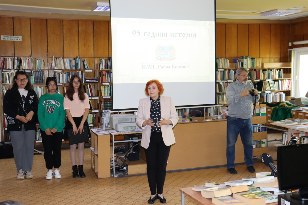 Община Хасково: Професионална гимназия по лека промишленост „Райна Княгиня“ празнува днес 95 години от създаването си