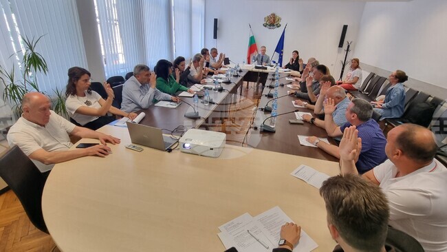 Областната комисия по безопасност на движението по пътищата в Шумен прие план-програма за 2026 година