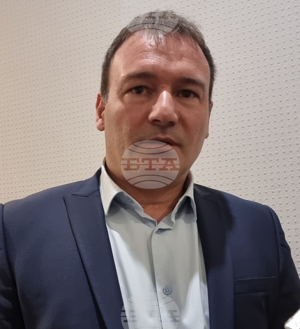 Басейновата дирекция във Варна извършва проверка за петно от нефтопродукти на варненския плаж