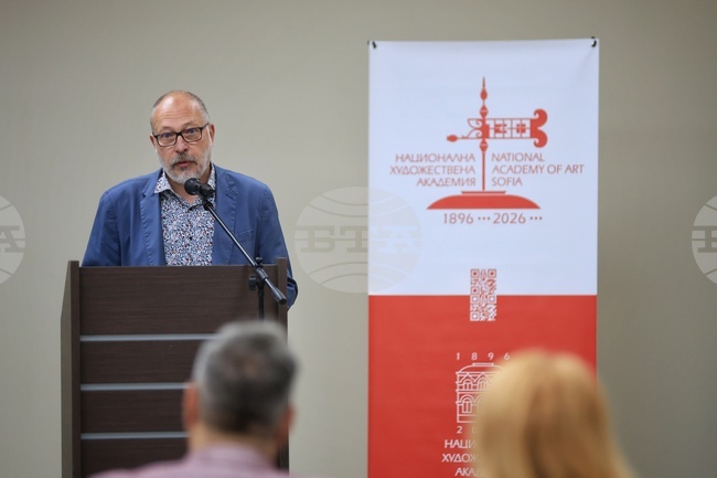 Политическият контекст променя човешкия образ в българското изкуство, каза проф. Свилен Стефанов в Бургас