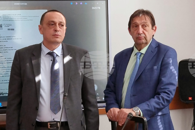 Варна - незаконен комплекс - министри - пресконференция