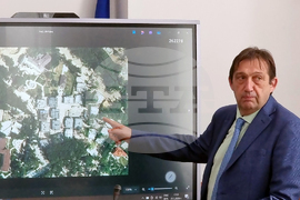 Варна - незаконен комплекс - министри - пресконференция