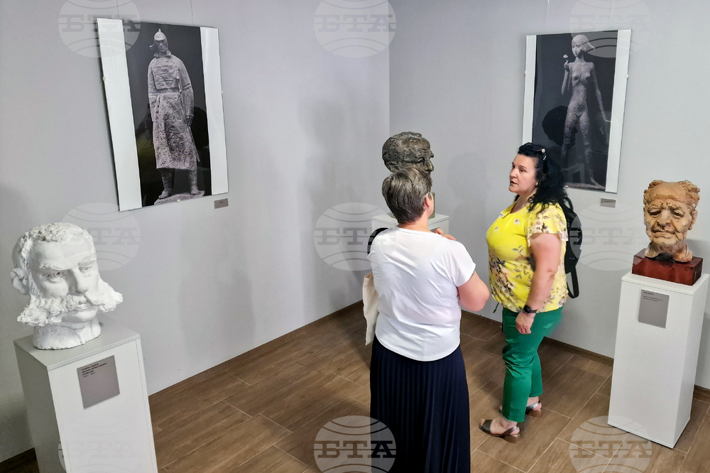 Шумен - откриване на изложба - 100 години от рождението на Слави Дончев