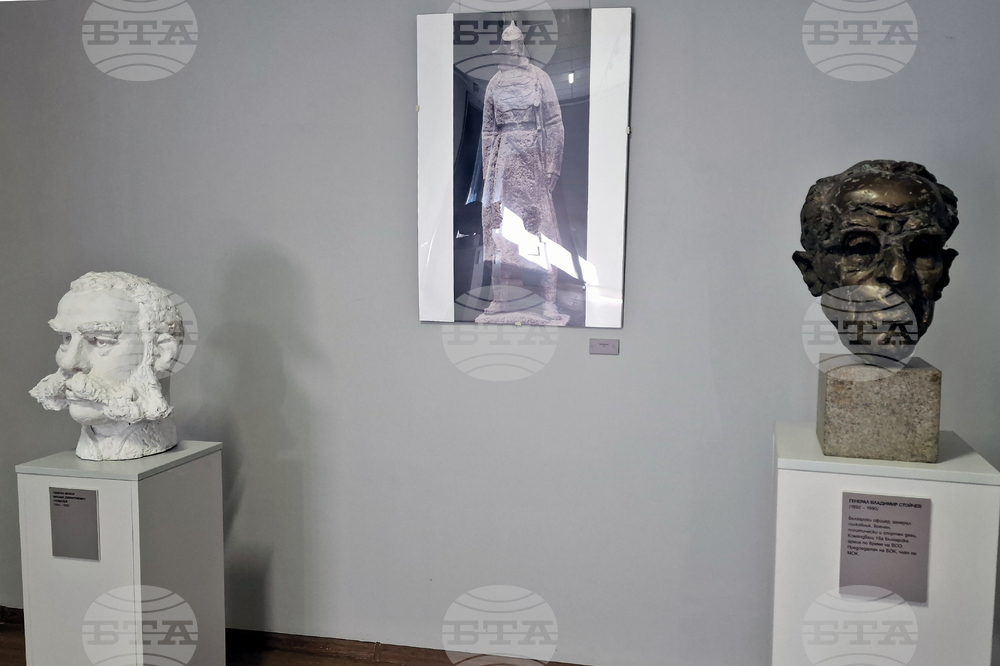 Шумен - откриване на изложба - 100 години от рождението на Слави Дончев