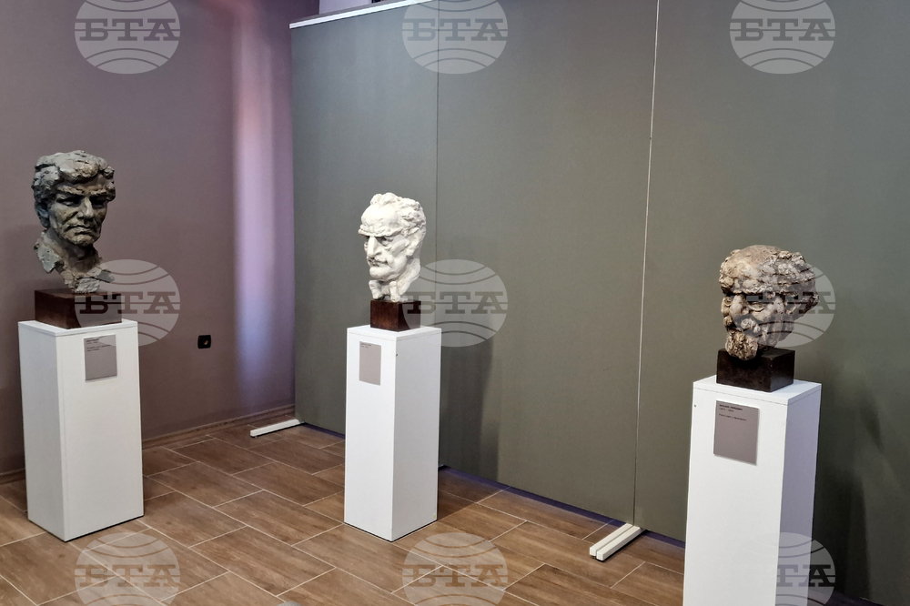 Шумен - откриване на изложба - 100 години от рождението на Слави Дончев
