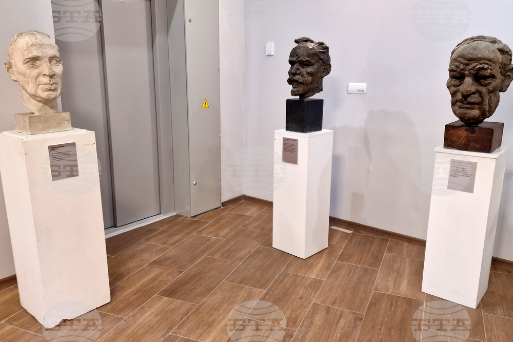 Шумен - откриване на изложба - 100 години от рождението на Слави Дончев