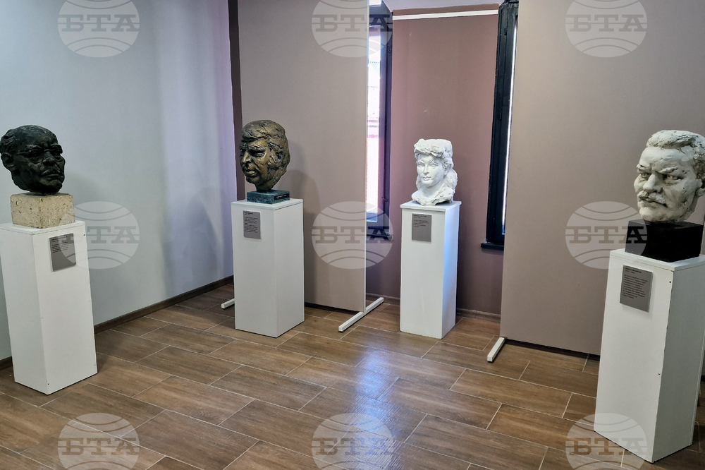 Шумен - откриване на изложба - 100 години от рождението на Слави Дончев