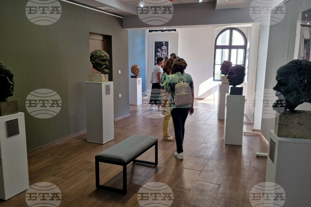 Шумен - откриване на изложба - 100 години от рождението на Слави Дончев