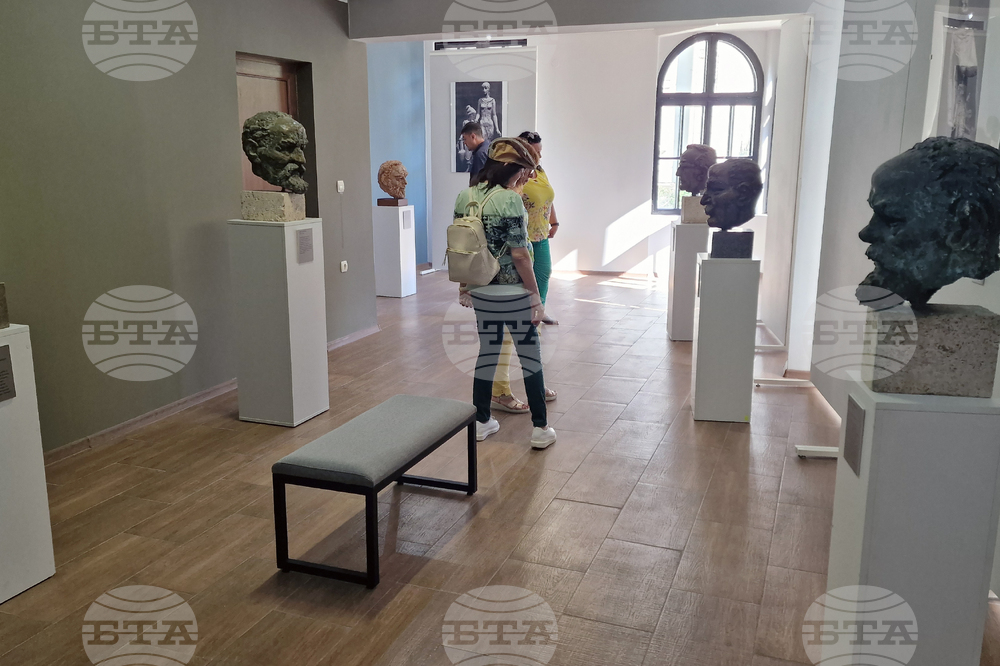 Шумен - откриване на изложба - 100 години от рождението на Слави Дончев