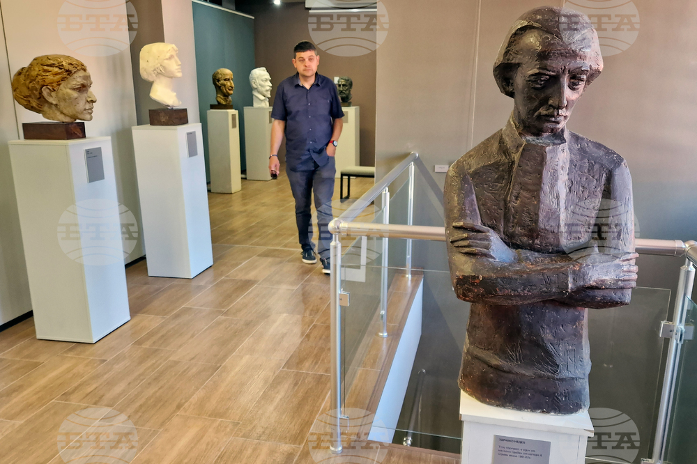 Шумен - откриване на изложба - 100 години от рождението на Слави Дончев