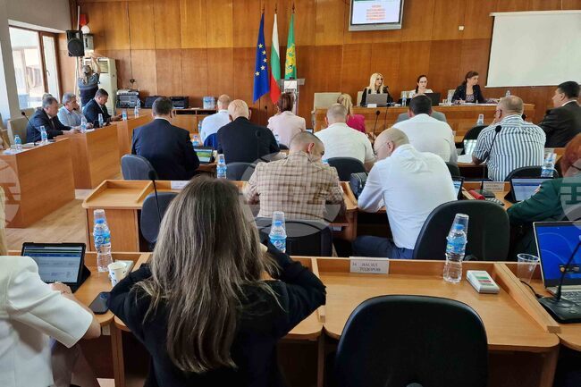 Общинските съветници в Шумен обсъдиха ремонта и организацията на дейността в Детска градина „Братя Грим“