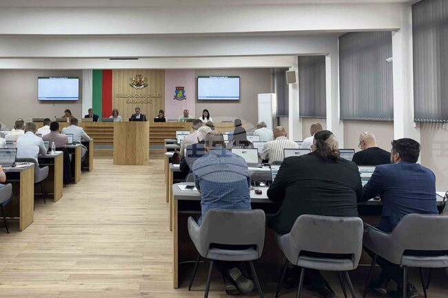 Предложения за кандидатстване по проекти и годишни отчети обсъдиха общинските съветници в Казанлък 