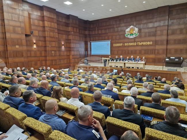 Проверете за незаконни практики, като строителството край Варна, очаквам безкомпромисни мерки, каза Демерджиев на ръководители в МВР