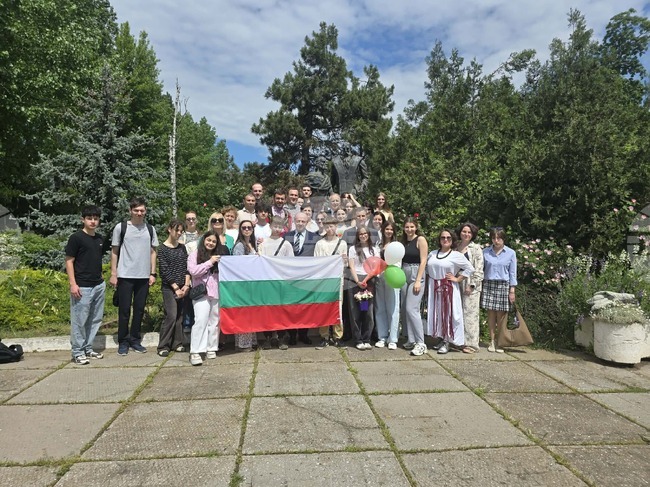 Под егидата на Генералното консулство на България в Одеса българската общност почете паметта на светите братя Кирил и Методий 