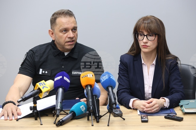 Над 1000 пратки с наркотични вещества, доставяни онлайн, са задържали митнически служители в операция "Хидра"